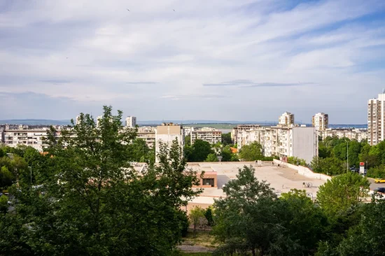 Нов имот на пазара!Три спални,жк,,Изгрев!