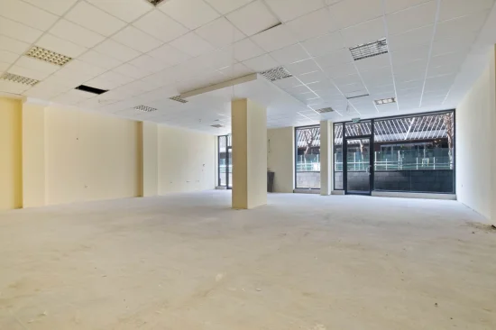 Партерно помещение, супер център -срещу Културен дом НХК