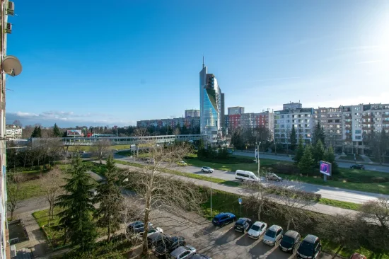 Нов имот на пазара!Три спални,жк,,Изгрев!