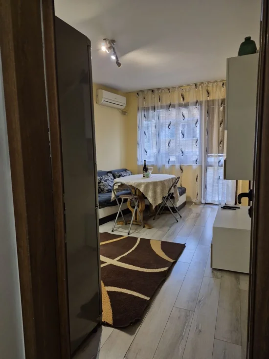 Лазур пълно обзавеждане ,до Руската гимназия